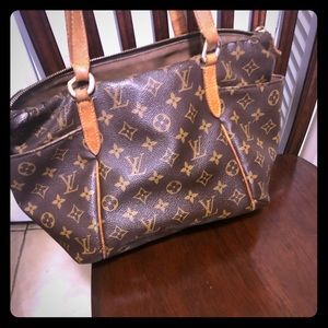 Authentic Louis Vuitton handbag!